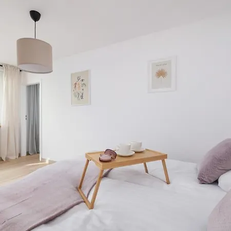 Bright In The Centre Of By Renters * קטוביץ