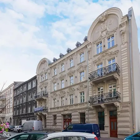 Bright In The Centre Of By Renters Apartamento *