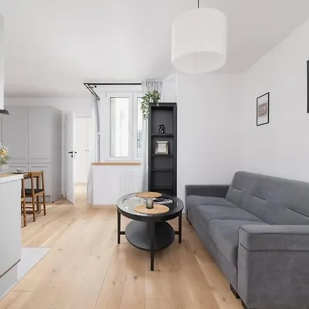 Bright In The Centre Of By Renters *