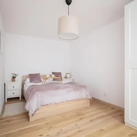 Bright In The Centre Of By Renters * Katowice