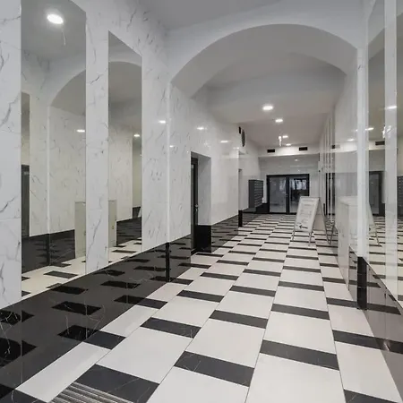 Bright In The Centre Of By Renters קטוביץ