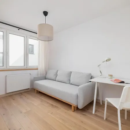 Bright In The Centre Of By Renters Apartamento