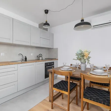 Bright In The Centre Of By Renters *