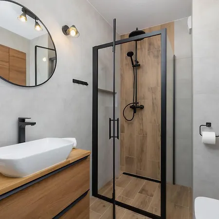 Bright In The Centre Of By Renters Apartamento *