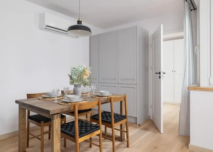 Bright In The Centre Of By Renters Apartmán